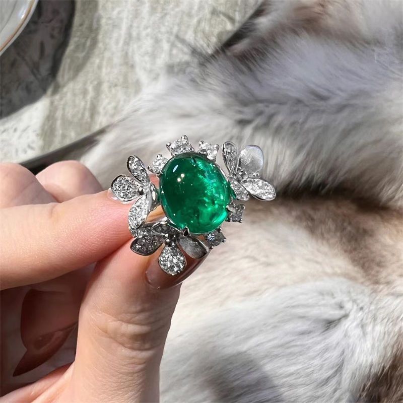 Luxurious Oval Zirconia and Green Gemstone Ring