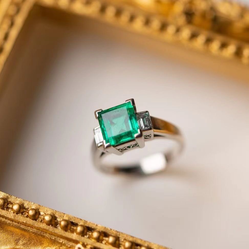 Colombian Emerald Ring, 925 Sterling Silver Setting, Minimalist Fresh Style