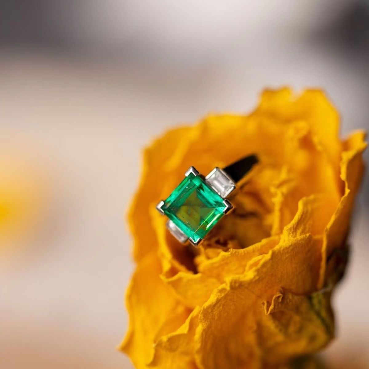 Colombian Emerald Ring, 925 Sterling Silver Setting, Minimalist Fresh Style