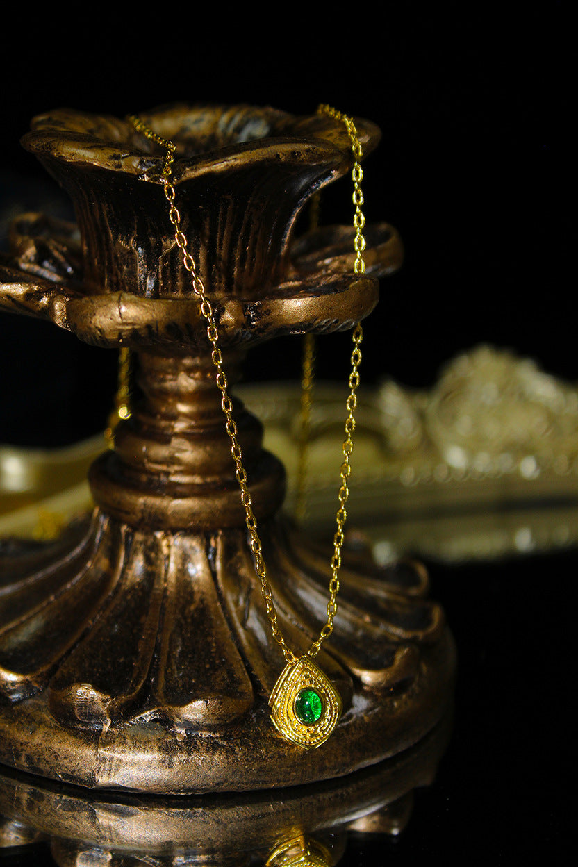 Regal Emerald Glow Necklace
