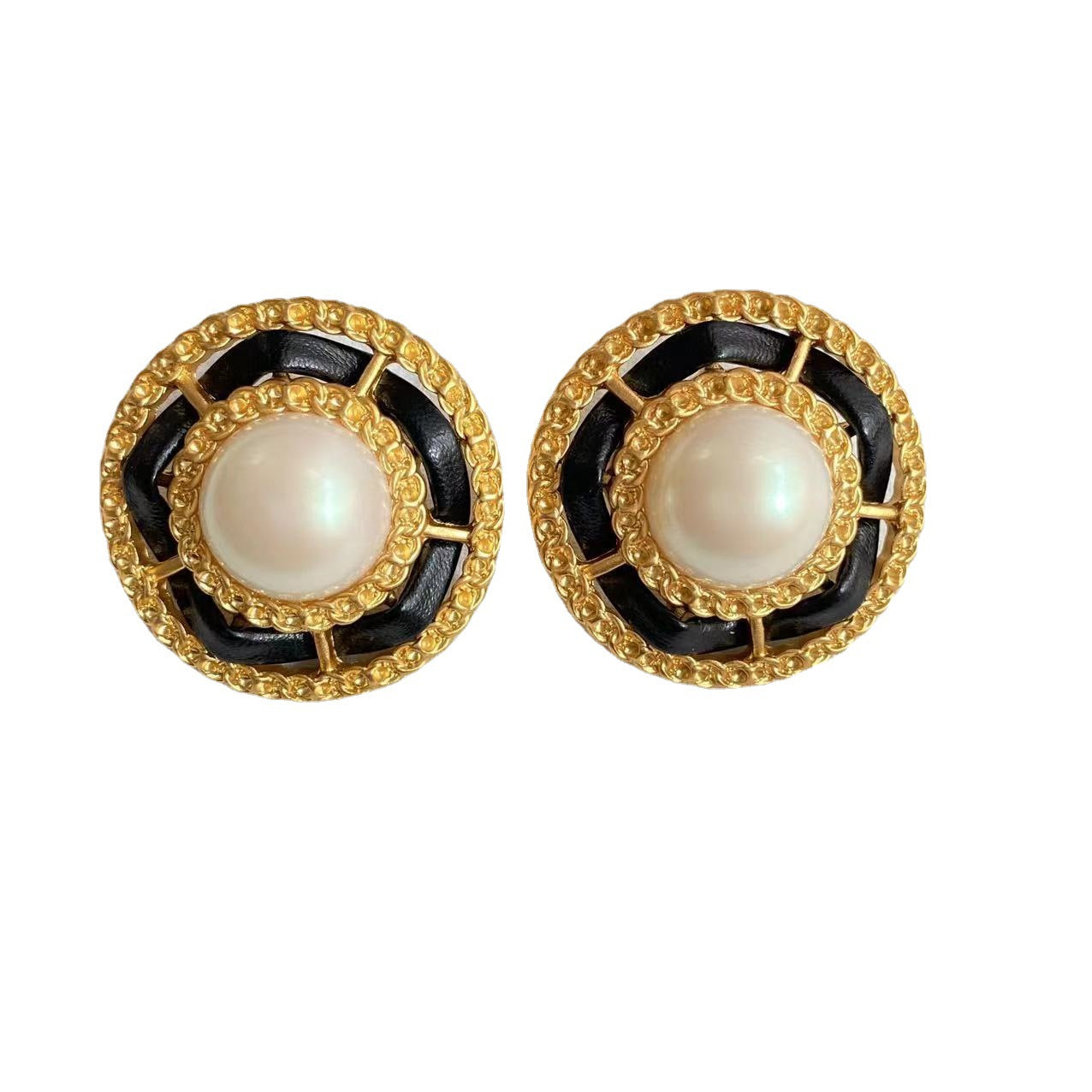 "Sieg" Pearl Cord Elegance Earrings