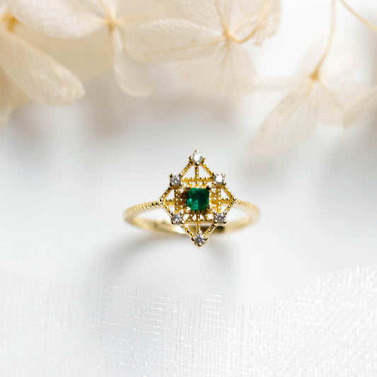 Emerald Hollow out Carved Ring Retro Imperial Court